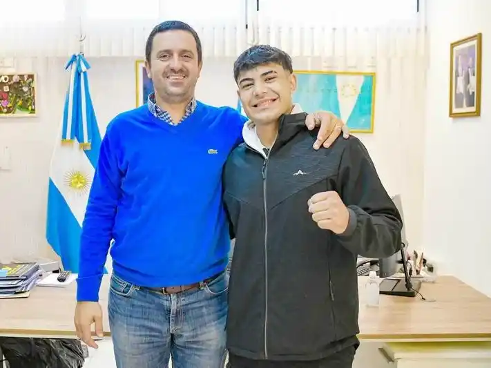 El vicegobernador recibió al
bicampeón mundial Enzo Vicente