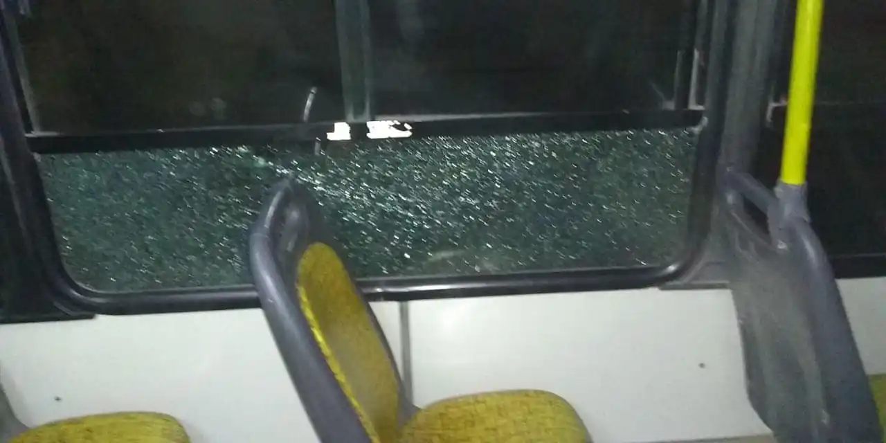 Vuelven a apedrear a un colectivo de Gualeguaychú durante su recorrido