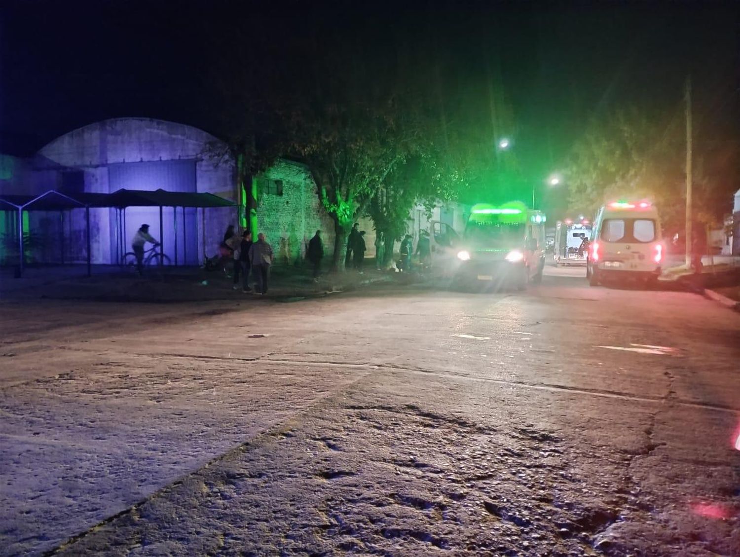 Grave accidente entre dos motos dejó tres jóvenes heridos en Las Varillas
