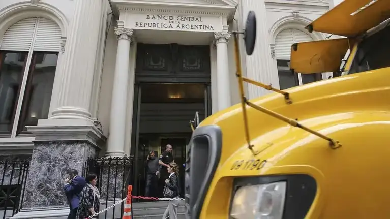 Con once ruedas consecutivas de saldo positivo, el BCRA adquirió US$21 millones este lunes y llevó las reservas a casi US$44.800 millones, en el marco del nuevo esquema de bandas cambiarias.