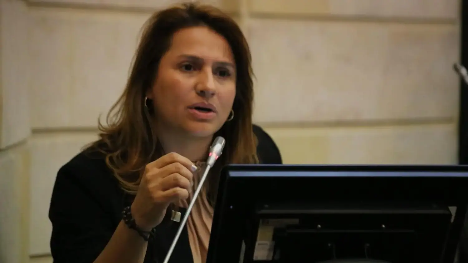 Senadora colombiana se las canta a Maduro: “Venezuela es invivible” (+Video)
