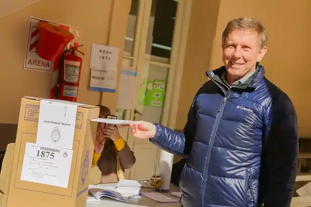 Juan José Bahillo votó y alentó a participar en las PASO