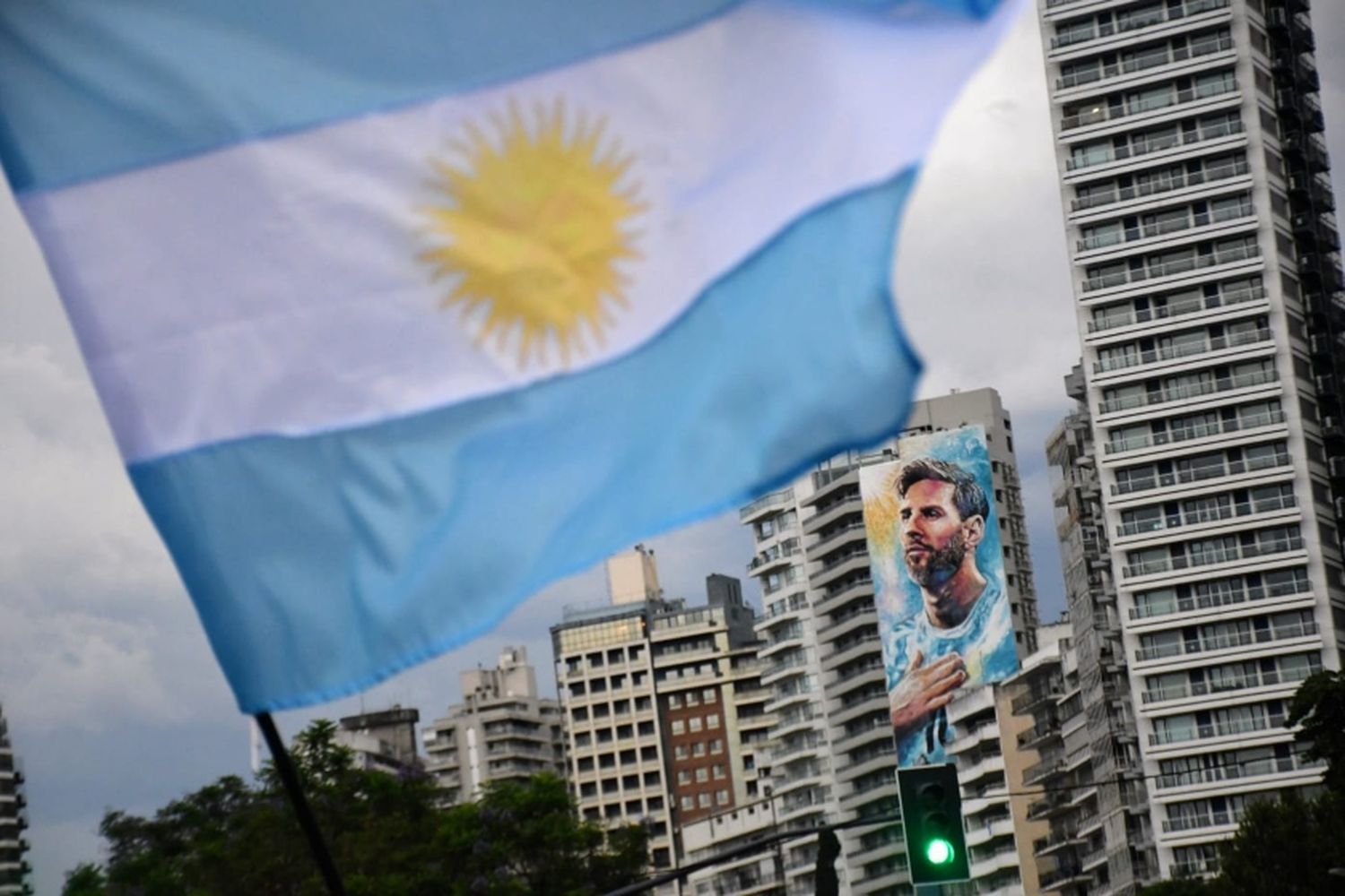 La lluvia no detuvo el festejo de los rosarinos en el Monumento a la Bandera