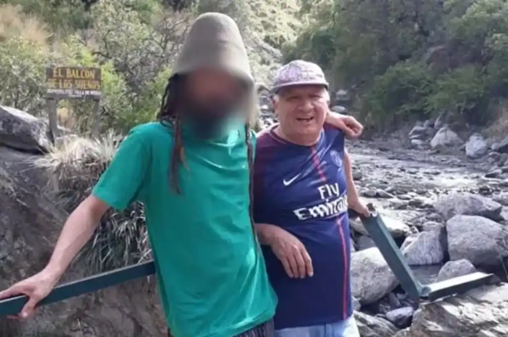 Los bomberos encontraron el cuerpo de Jorge Aníbal Peralta, la víctima, tirado en el piso, desnudo, maniatado y con seis puñaladas.