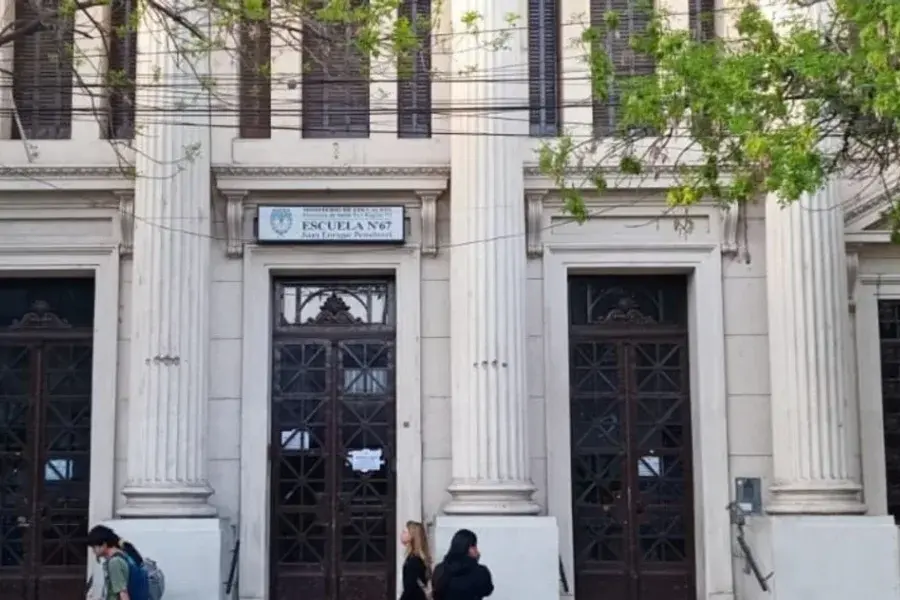 Suspendieron las clases en una escuela de Rosario luego de que un alumno fuera mordido por una rata