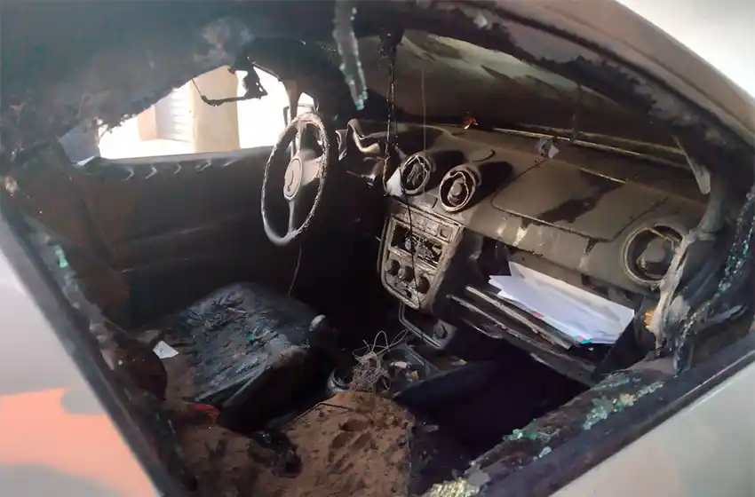 ¿Venganza? Le incendió el auto luego de salir de un boliche en Batán