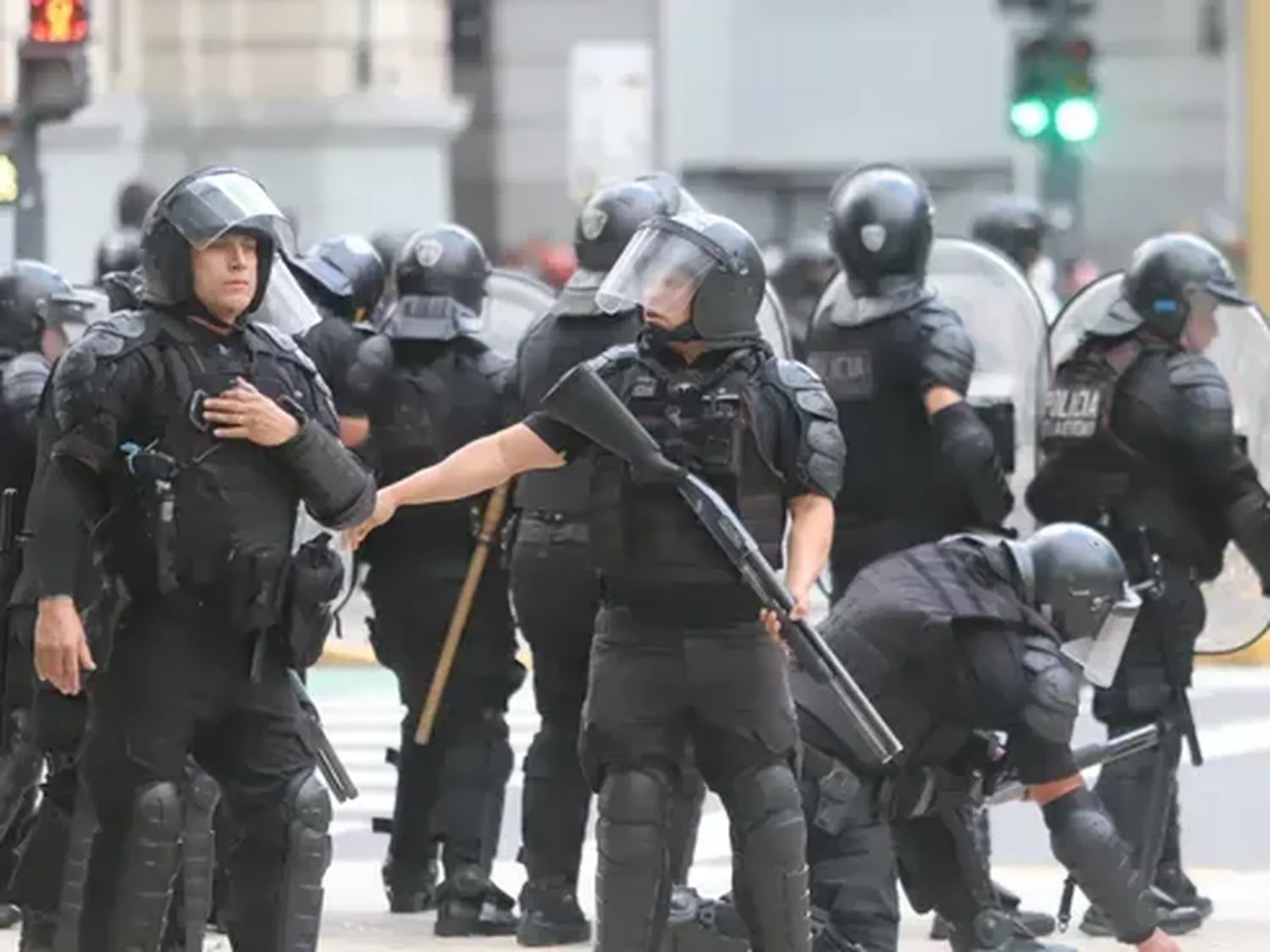 Marcha de jubilados: un reportero gráfico fue herido de gravedad durante la represión policial