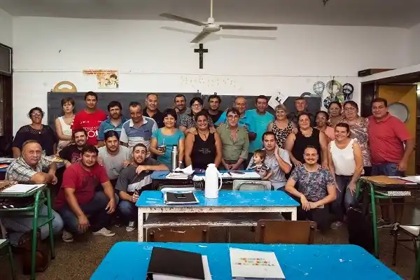 Empleados municipales terminarán sus estudios primarios y secundarios