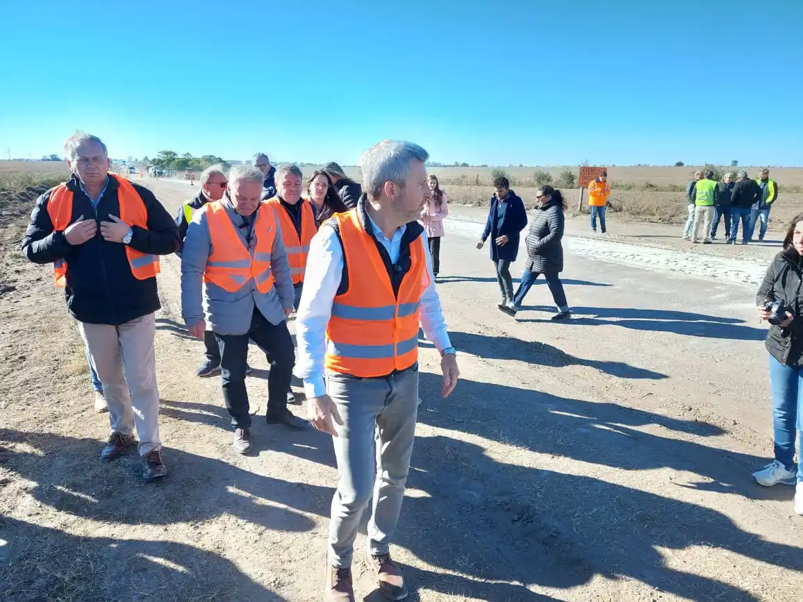 Reactivación de obra pública: Frigerio estuvo presente en el inicio de los trabajos en la Ruta Provincial 32