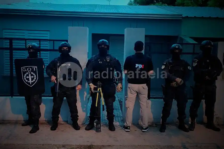 Le robaron el celular, siguió a los delincuentes y lo amenazaron con matarlo a tiros: hay un detenido y dos armas de fuego secuestradas