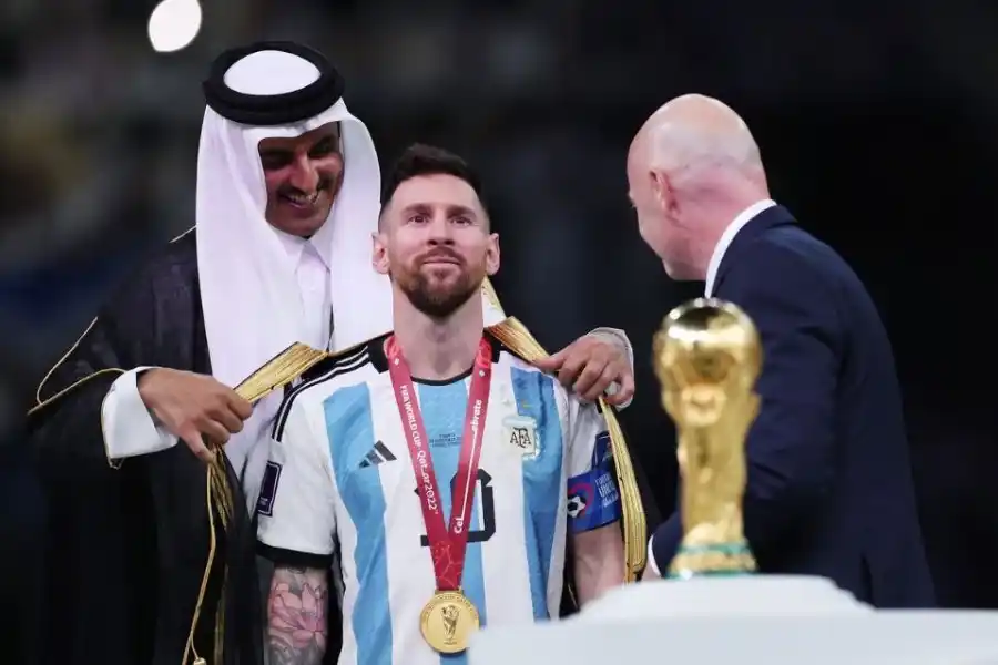 Le ofrecen una millonada a Messi por la túnica que recibió en el Mundial