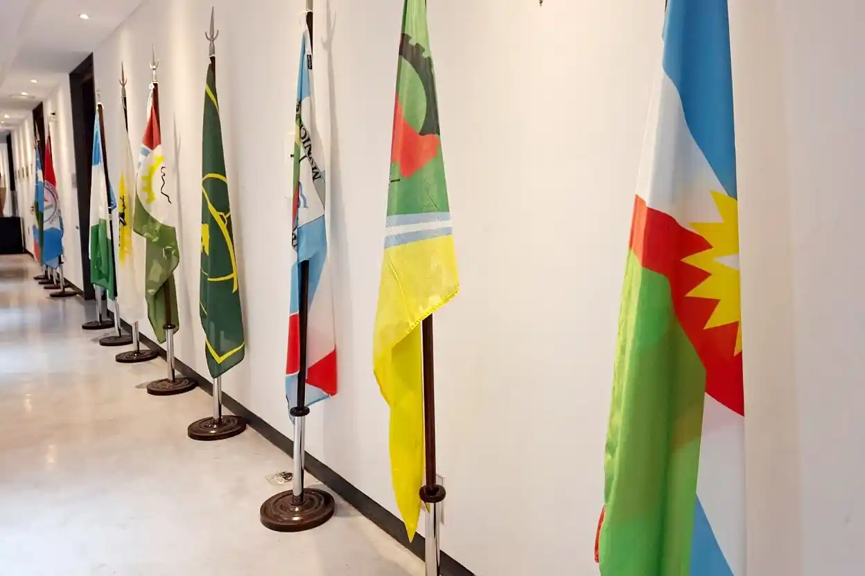 Veinte localidades se suman a la muestra de Vexilología en el Museo Casa de Gobierno