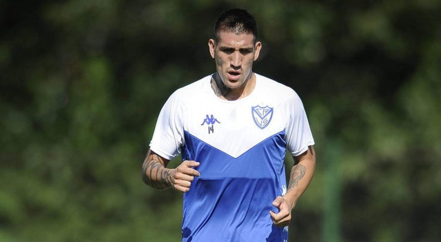 Centurión: “Tardé en madurar, pero ahora disfruto en Vélez”