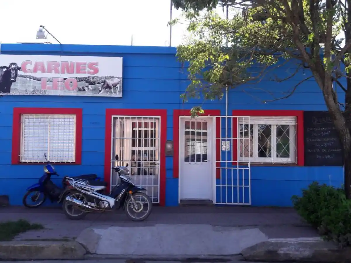 Simuló ser cliente y en un descuido  sustrajo la caja registradora