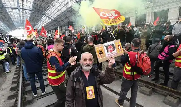 Fracasó el intento de bloqueo y queda aprobada  la reforma jubilatoria de Macron