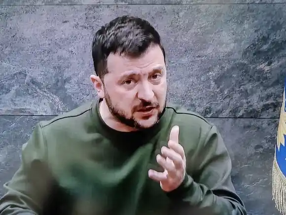 Zelenski cruza amenazas con Medvédev y también recibe críticas desde Georgia