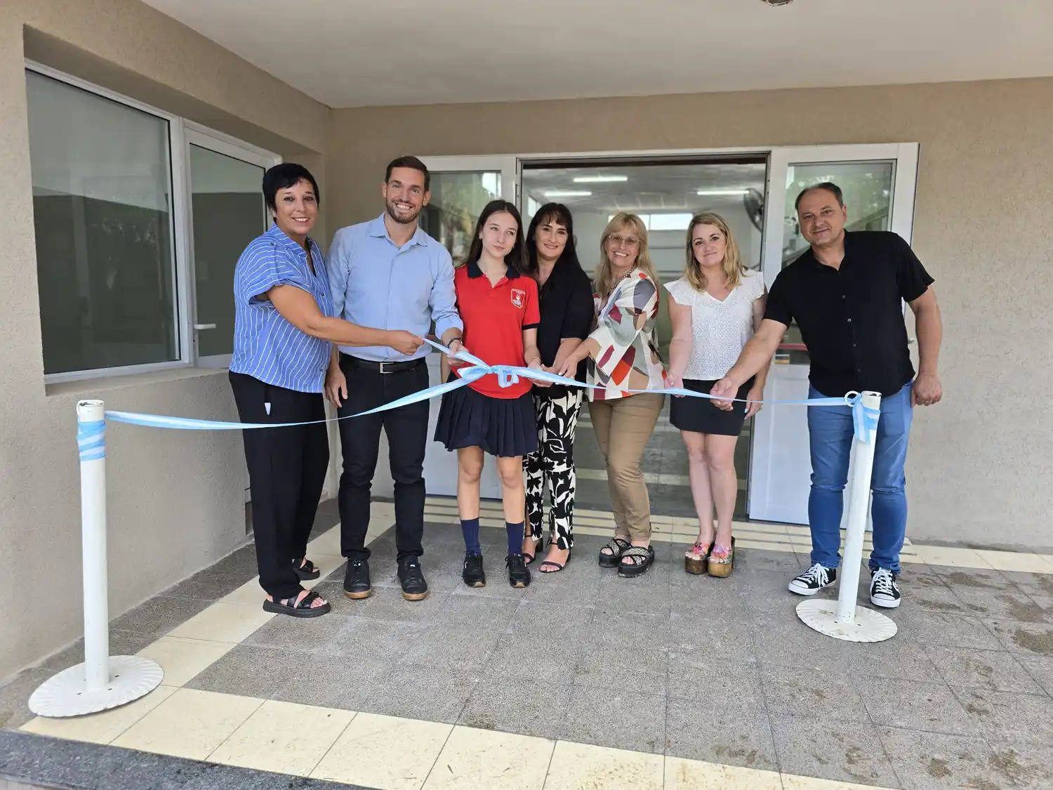 Castellina junto a autoridades escolares y estudiantes inauguró las nuevas instalaciones del secundario