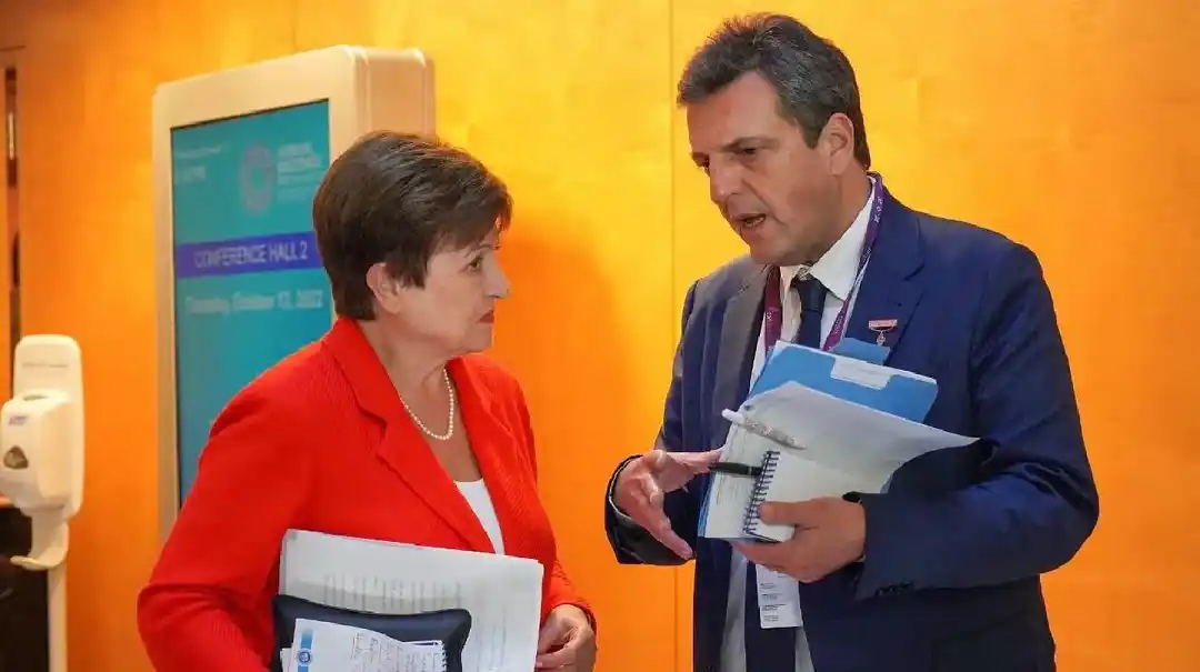 Massa prepara medidas para tratar de mejorar el humor social y viaja para reunirse con el FMI