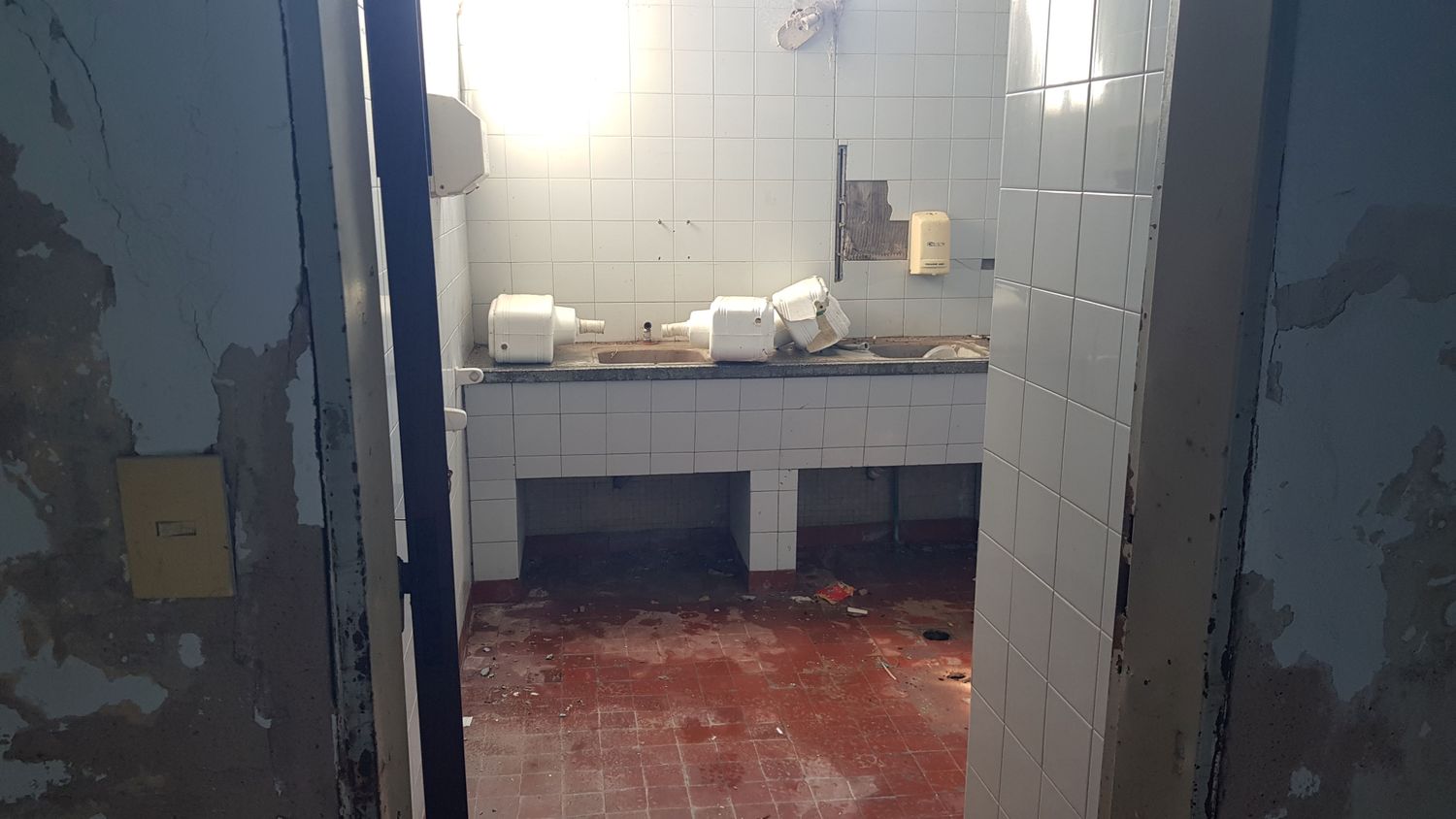 Baño ex correo robo canillas