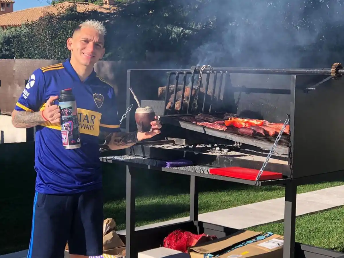 Torreira y un guiño a Boca en el festejo de Navidad