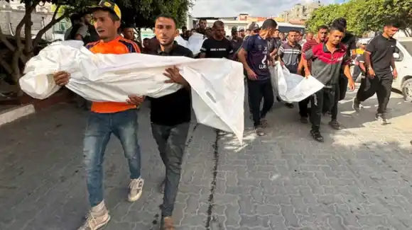 LA CONMOVEDORA REACCIÓN de un paramédico en Gaza al descubrir que una de las víctimas era su madre (+Video)