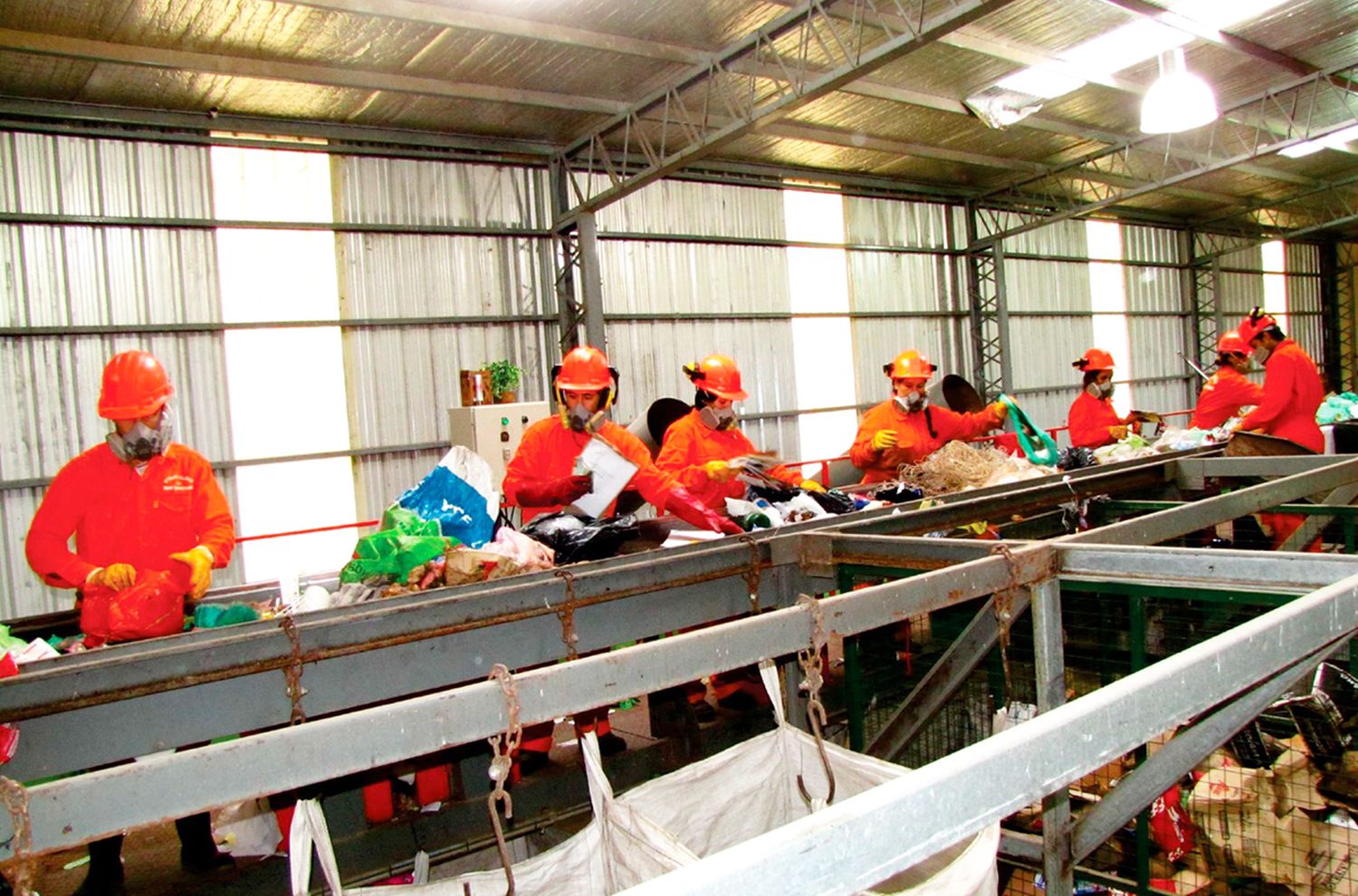 Separación de residuos. Se realiza en la planta de tratamiento de San Cayetano