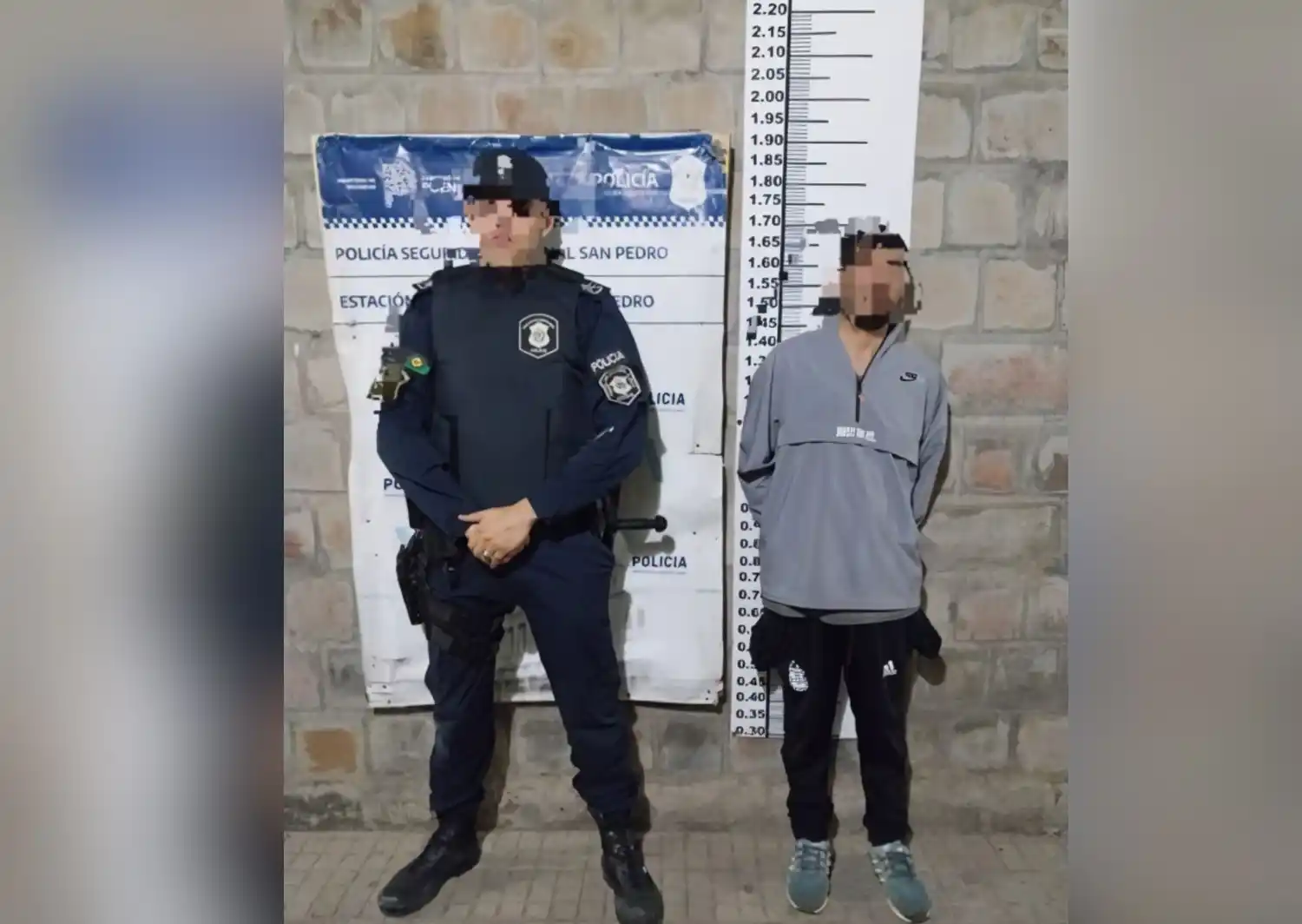 Tras romper la ventanilla del vehículo, el hombre de 37 años fue trasladado a Comisaría.