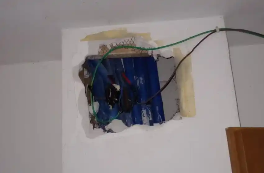 No me quemés: hizo un boquete en el edificio para robar electricidad y su vecina la delató