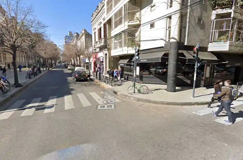 Dejó el auto en Balcarce y Córdoba y le robaron costosísimos equipos: desesperada denuncia de un músico rosarino