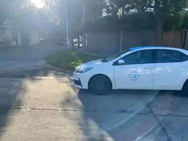 “Mal estacionado hace dos días”