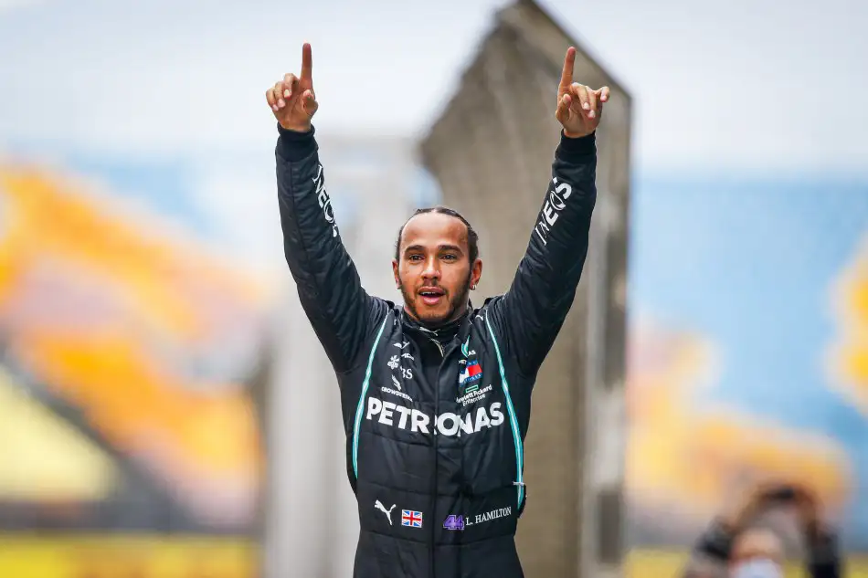 Hamilton ganó en Turquía y obtuvo su séptimo título