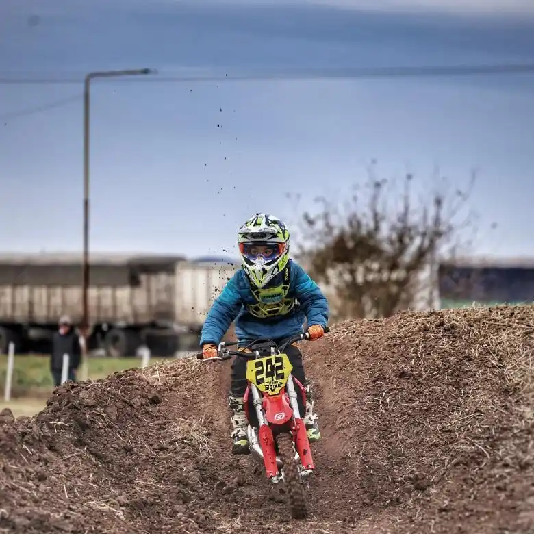 Valentino Bogue, puntero en el MX Santafesino y presente en el Nacional de Motocross