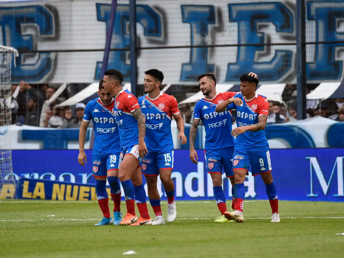 Unión le dio otro golpe al equipo de Maradona