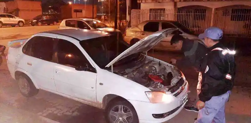 La Policía secuestró un auto y una 
moto con adulteraciones en el motor