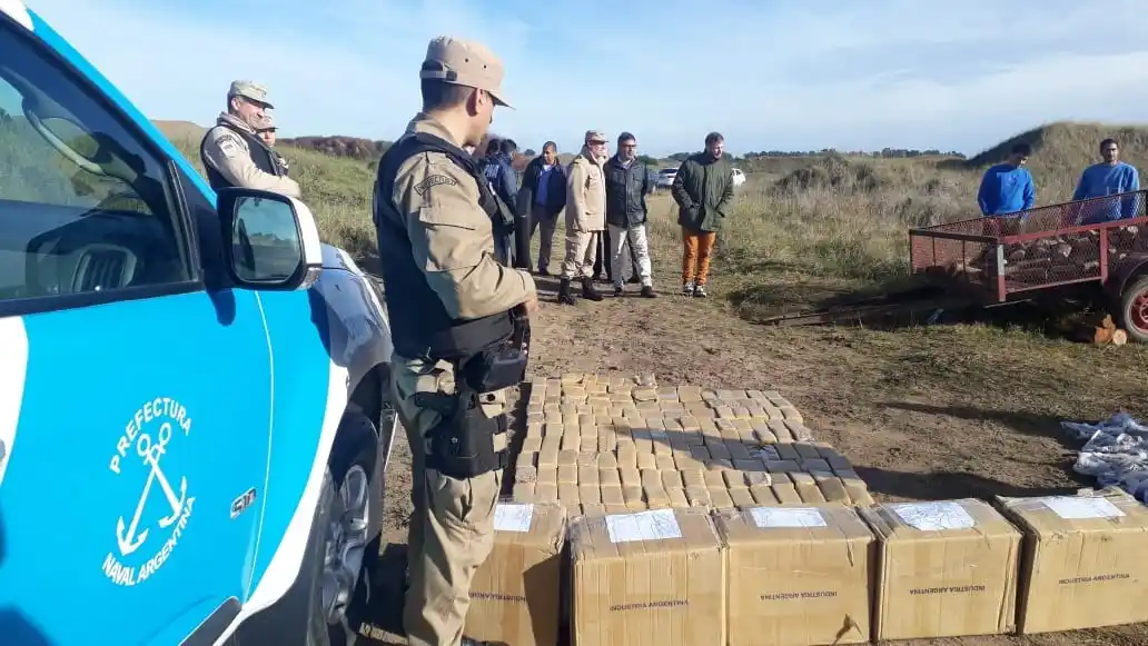 Investigan un presunto puesto de venta de droga en una casa del Fonavi