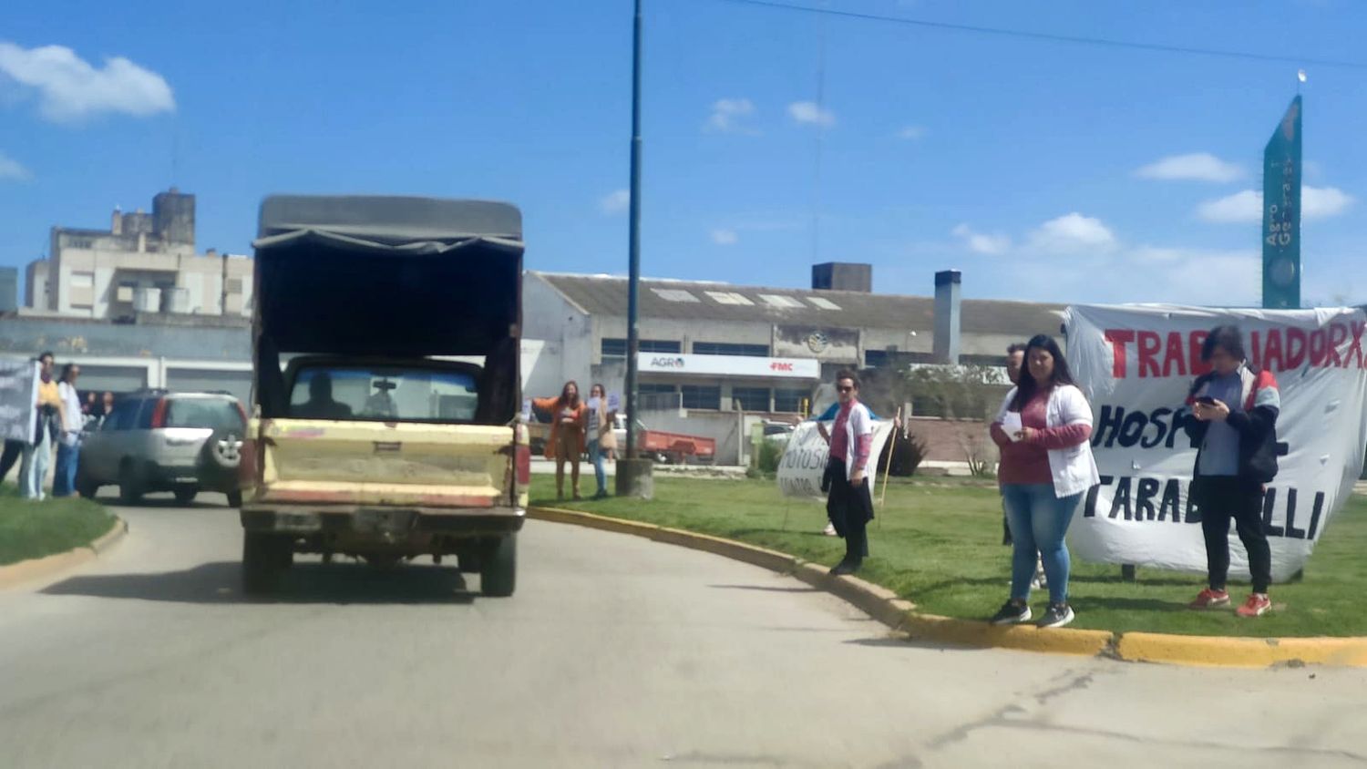 Movilización en la rotonda del Puente Colgante