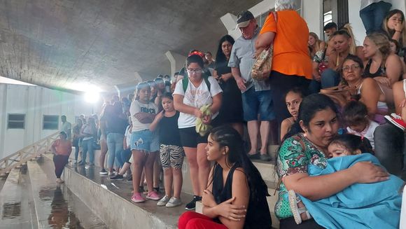 Por la lluvia, suspendieron el sorteo de las 84 viviendas