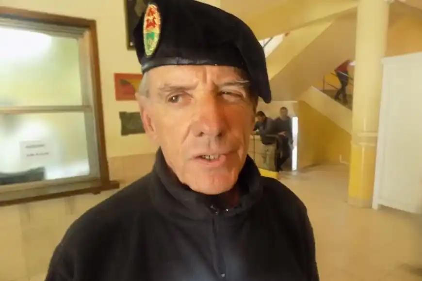 Escándalo por un vecino que amenaza con un arma a los que arrojan basura