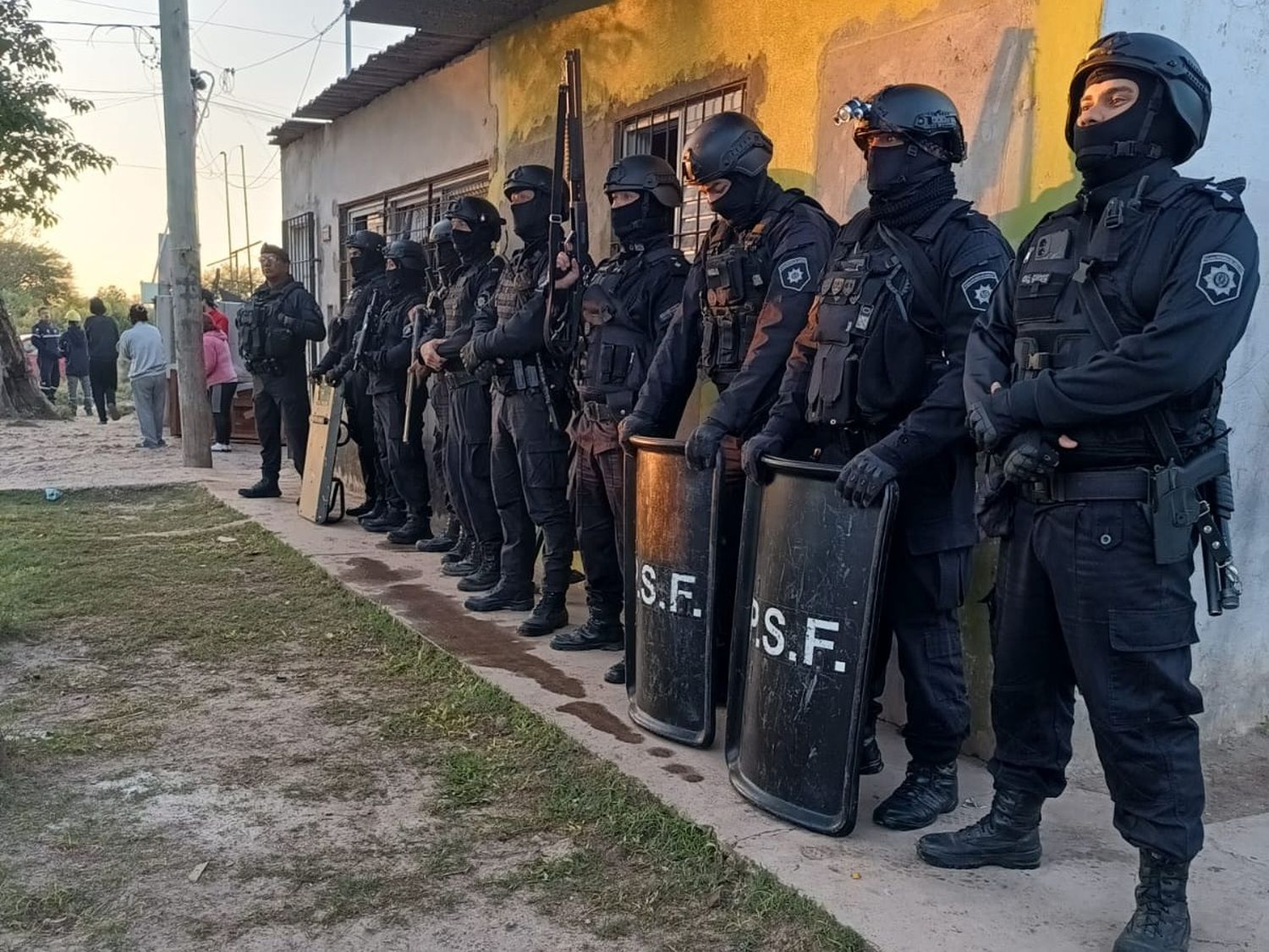 Desalojaron y derrumbaron una vivienda vinculada al narcomenudeo en la región