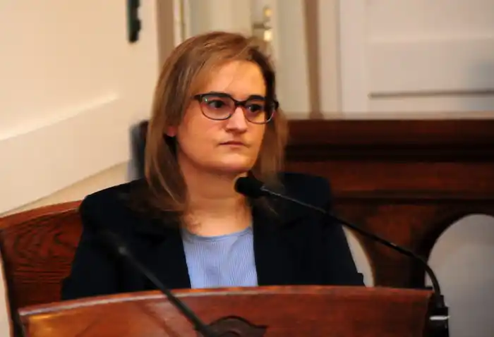 Condino anticipó que si no se vota la ordenanza "queda la nada y la nada es que se pueda fumigar en la plaza"