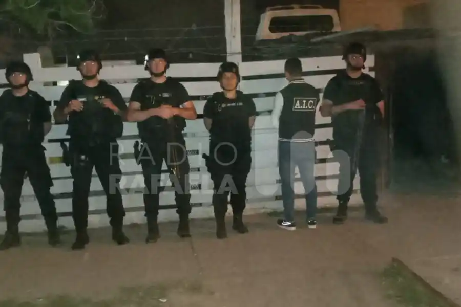Un detenido y celulares secuestrados tras dos allanamientos en el Norte de la ciudad