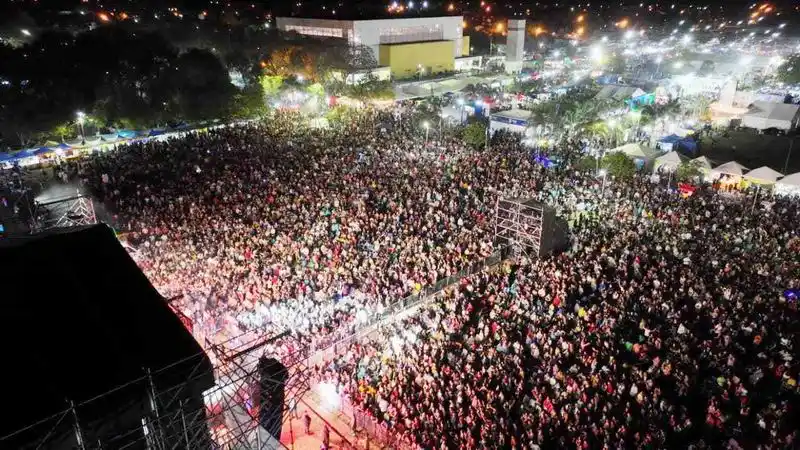 Más de 150.000 personas en la 1.ª
jornada de la Fiesta Nacional del Pomelo
