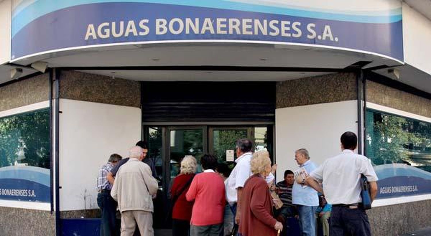 Presentan amparo para suspender aumento de ABSA