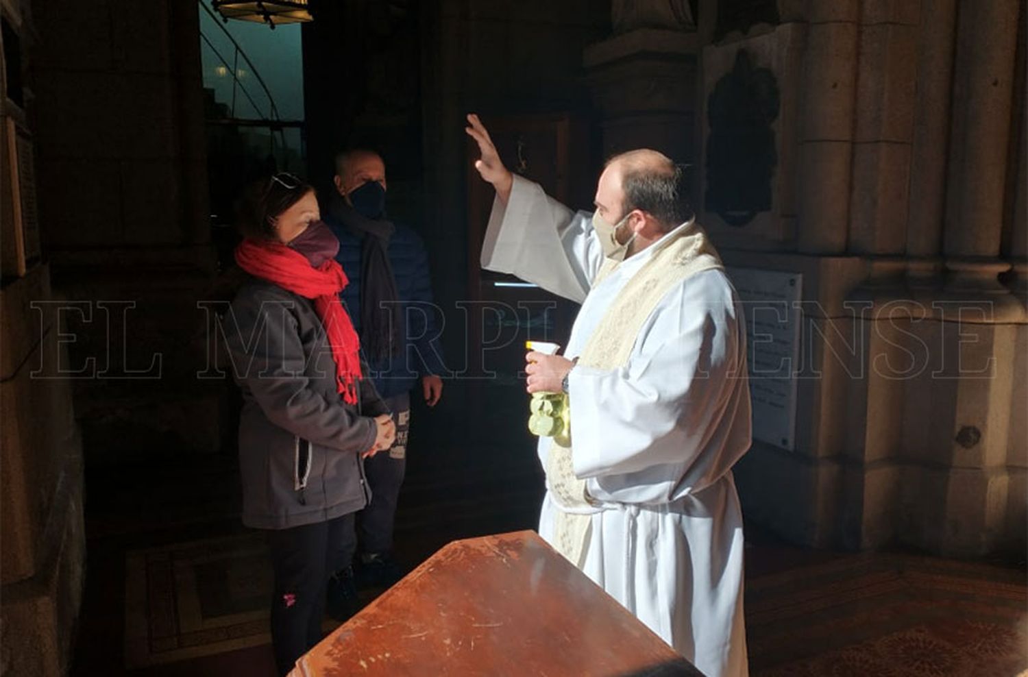 Reabrió la Catedral con un propio "protocolo"