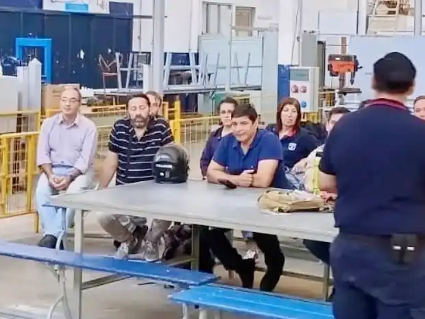 Capacitación en RCP y uso de extintores en una escuela técnica de Concordia