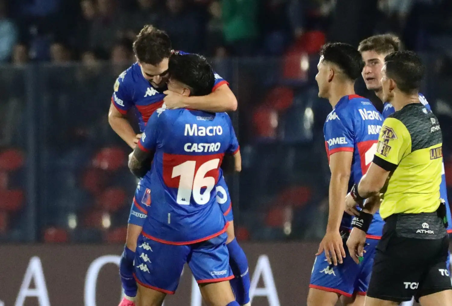 Tigre fue puro festejo en Victoria.