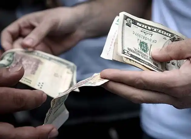 Dólar blue cotiza a 10,4 pesos