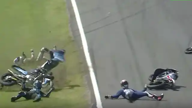 El video del tremendo accidente de motos que casi termina en tragedia 