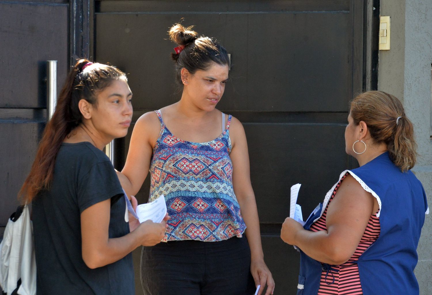 Casa por casa, a prevenir el dengue.