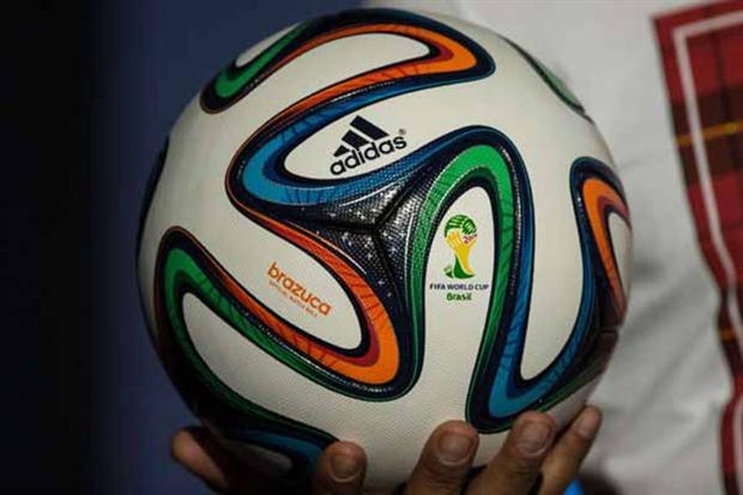 Presentaron a Brazuca, la pelota que se usará en el Mundial de Brasil